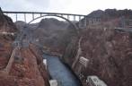 Ponte atravessa desfiladeiro e liga os estados de Nevada e Arizona, bem em frente ao Hoover Dam, nos Estados Unidos